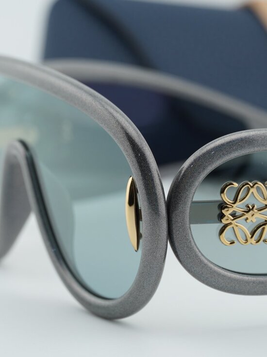 Loewe LW40108I O5X Shield Sunglasses – Metallic Grey \\Green main image 10